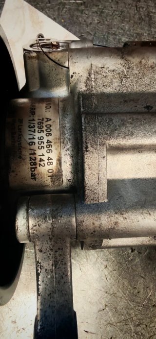 Bomba de dirección asistida A0064664801