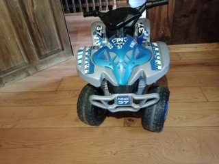 Macchinina elettrica per bambini a 4 ruote ricaricabile