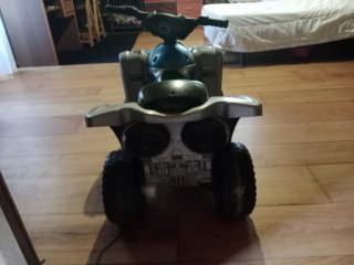 Macchinina elettrica per bambini a 4 ruote ricaricabile