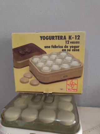 Yogurtera con 12 tarros