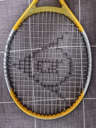 Raqueta de tenis Dunlop con funda