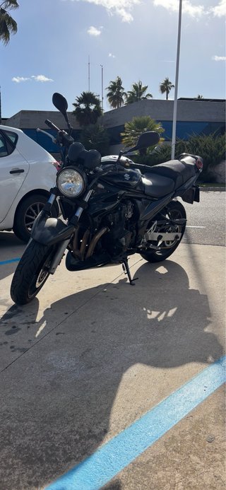 Suzuki Naked Negra