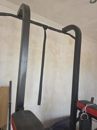 Máquina de musculación en buen estado