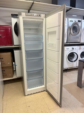 Congelatore verticale Balay 185x60 con garanzia