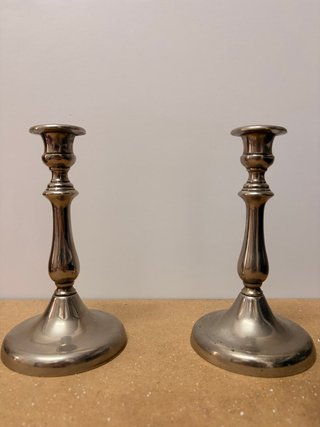 Juego de 2 candelabros de metal plateado