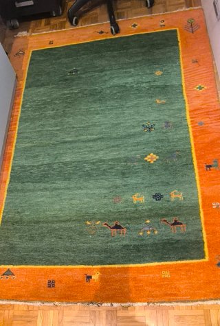 Alfombra de lana verde y naranja