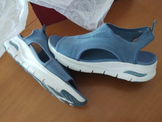 Sandalias Skechers Azul y Blanco