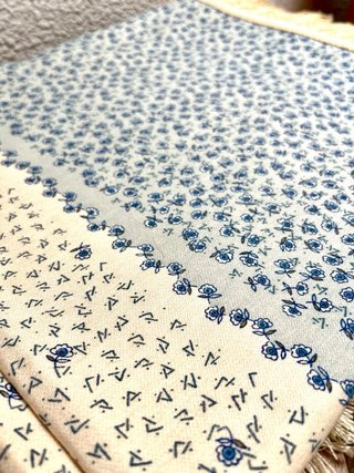 Colcha individual floral azul y beige