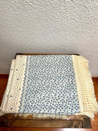 Colcha individual floral azul y beige
