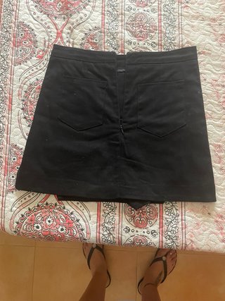 Falda pantalón negra con cremalleras