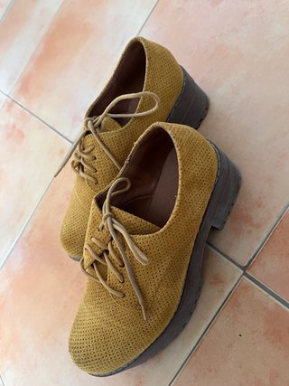 Zapatos mujer de vestir color mostaza