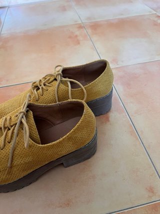 Zapatos mujer de vestir color mostaza