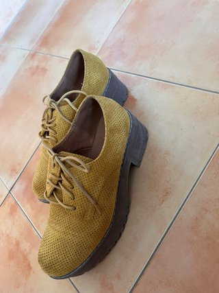 Zapatos mujer de vestir color mostaza