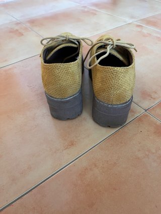 Zapatos mujer de vestir color mostaza