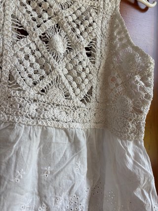 Camiseta de encaje blanca