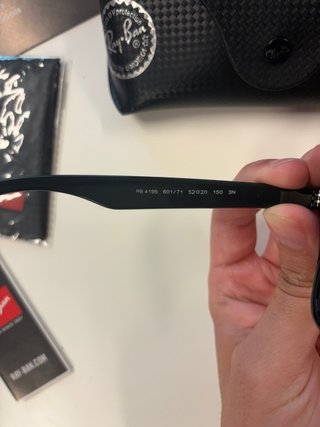 Occhiali Ray-Ban neri da sole