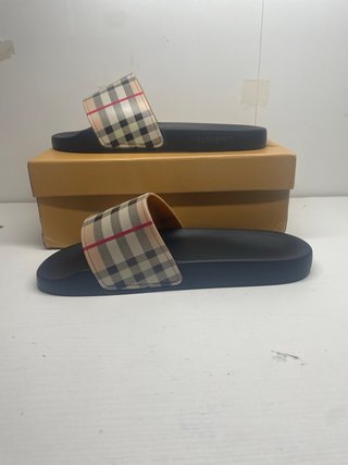 Ciabatte Burberry Beige e Rosse