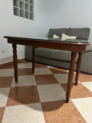 Mesa de madera sin el cristal