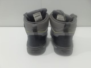 Botas montaña trekking niño