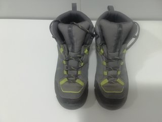 Botas montaña trekking niño