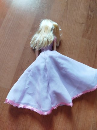 Muñeca Barbie Vestido Rosa Flores