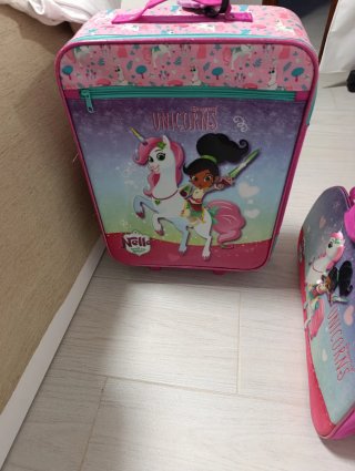 Juego de maleta para niñas .muy muy nuevas.