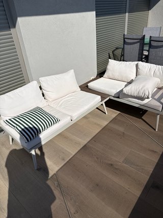 Conjunto sofá y mesa exterior