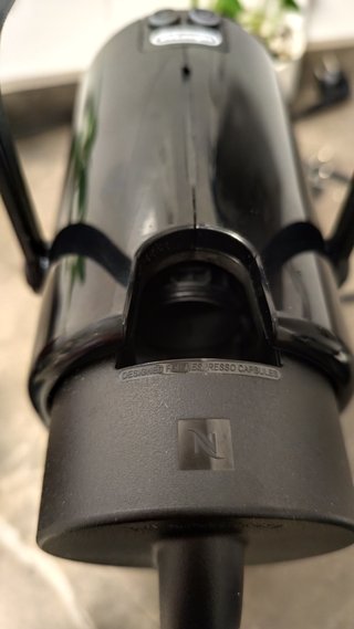 Cafetera Nespresso DeLonghi Inissia Negra