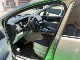 Peugeot 3008 HYBRID 4 2013