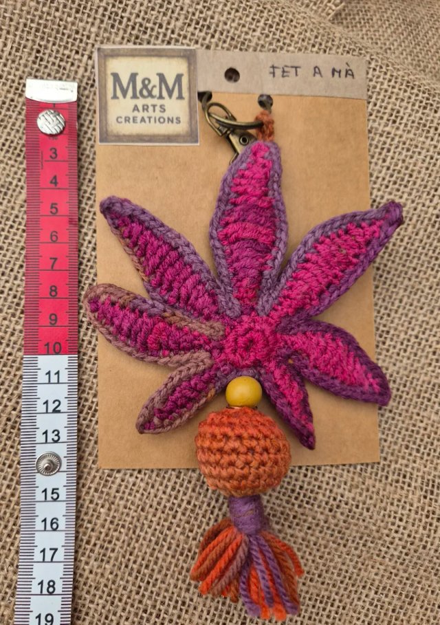 Llavero hoja crochet artesanal