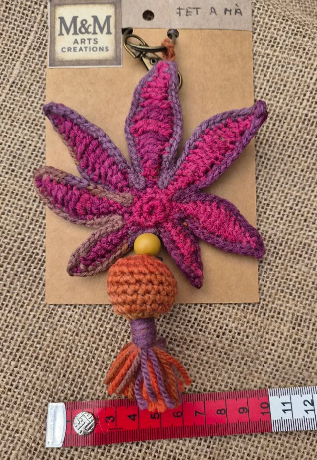 Llavero hoja crochet artesanal