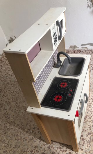 Cocinita de madera infantil con accesorios