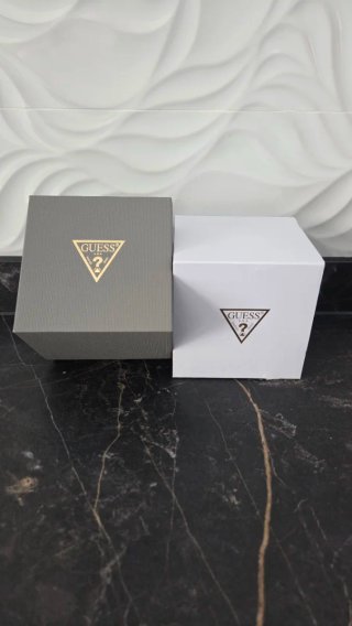 Reloj Guess Dorado y Negro