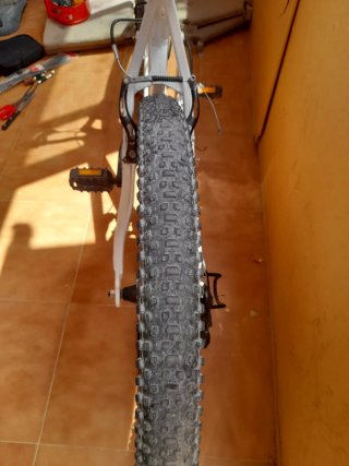 VENDO URGENTE bicicleta rockrider blanca y roja