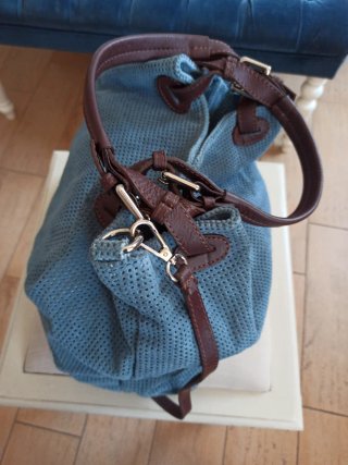 Bolso de piel en ante y cuero azul y marrón