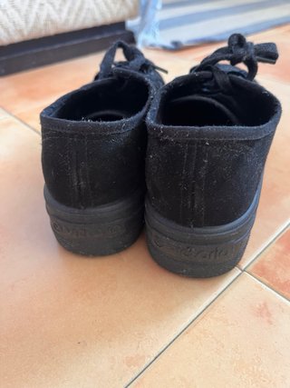 Zapatos negros con plataforma de la marca Victoria