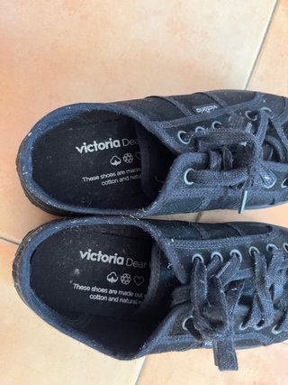 Zapatos negros con plataforma de la marca Victoria