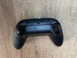 Mando Xbox Carbon Black Inalámbrico
