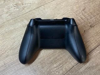 Mando Xbox Carbon Black Inalámbrico