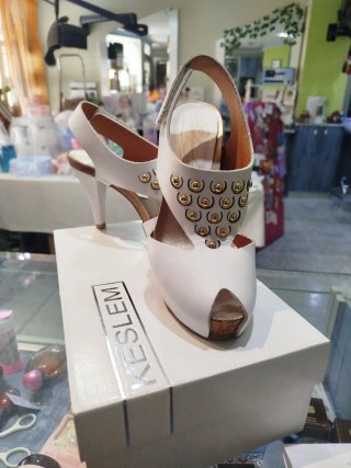 Sandalias de Piel Blanca
