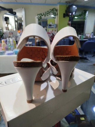 Sandalias de Piel Blanca