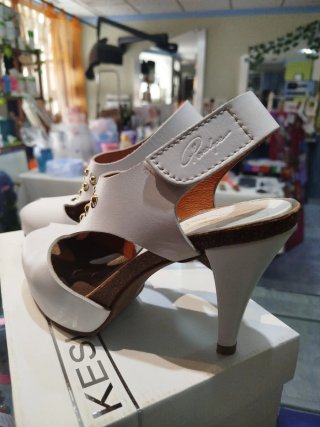 Sandalias de Piel Blanca