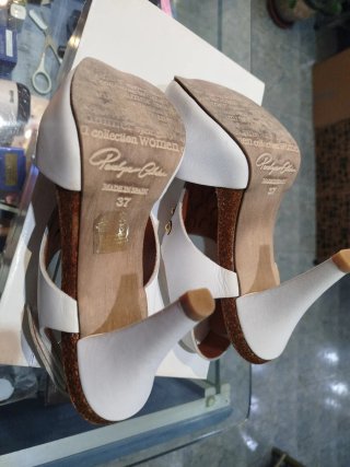Sandalias de Piel Blanca