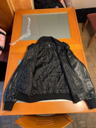 Chaqueta de cuero negra cómoda