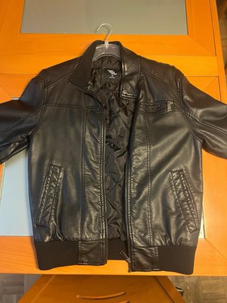 Chaqueta de cuero negra cómoda