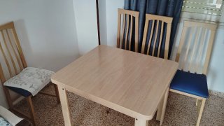 Mesa y 4 Sillas Comedor