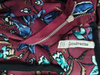 Blusa estampada floral con cremallera Stradivarius