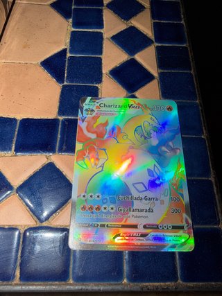 Carta Pokémon Charizard VMAX Gigantamax