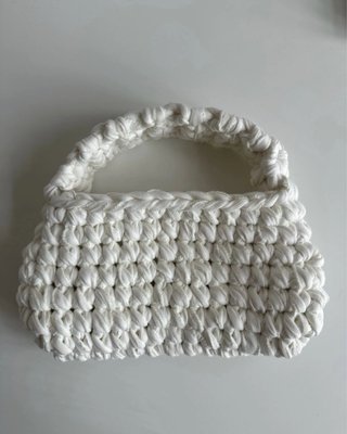 Bolso de mano crochet blanco perlado
