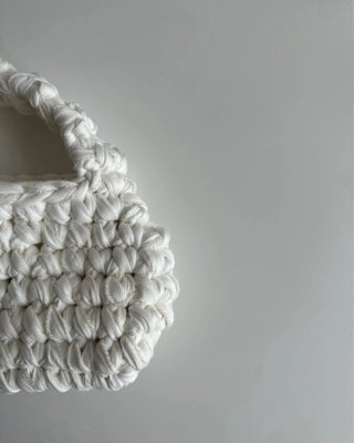 Bolso de mano crochet blanco perlado